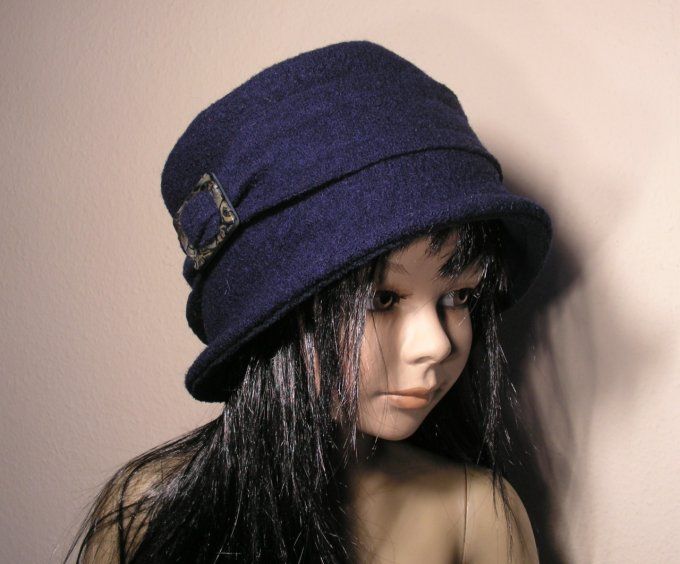 chapeau 15-6018 gris et 15-6026  bleu roy et 14-5035 marine