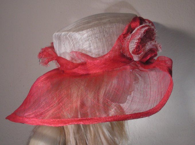 chapeau Beriga écru/noir et charlotte JN blanc/fuschia